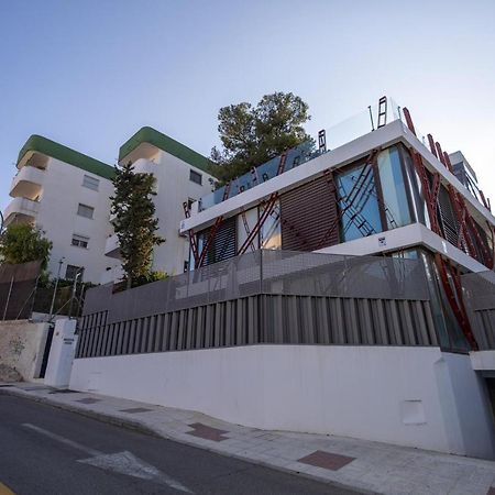 Nogalera Quintessence Apartment With Private Parking By Namaste Elite توريمولينوس المظهر الخارجي الصورة