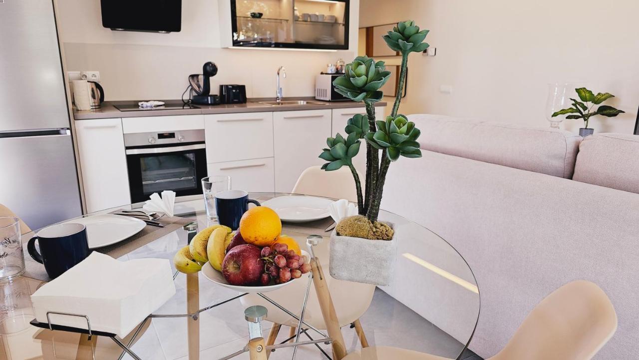 Nogalera Quintessence Apartment With Private Parking By Namaste Elite توريمولينوس المظهر الخارجي الصورة