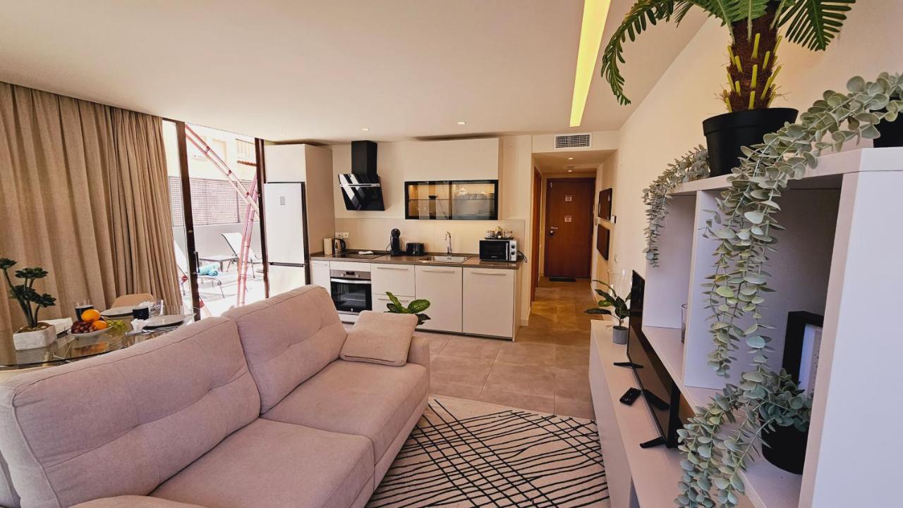 Nogalera Quintessence Apartment With Private Parking By Namaste Elite توريمولينوس المظهر الخارجي الصورة
