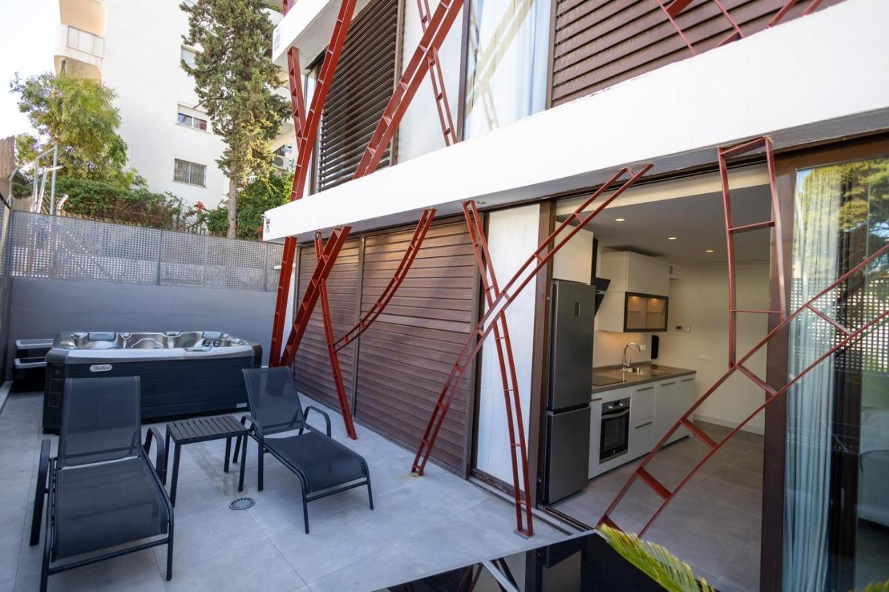 Nogalera Quintessence Apartment With Private Parking By Namaste Elite توريمولينوس المظهر الخارجي الصورة