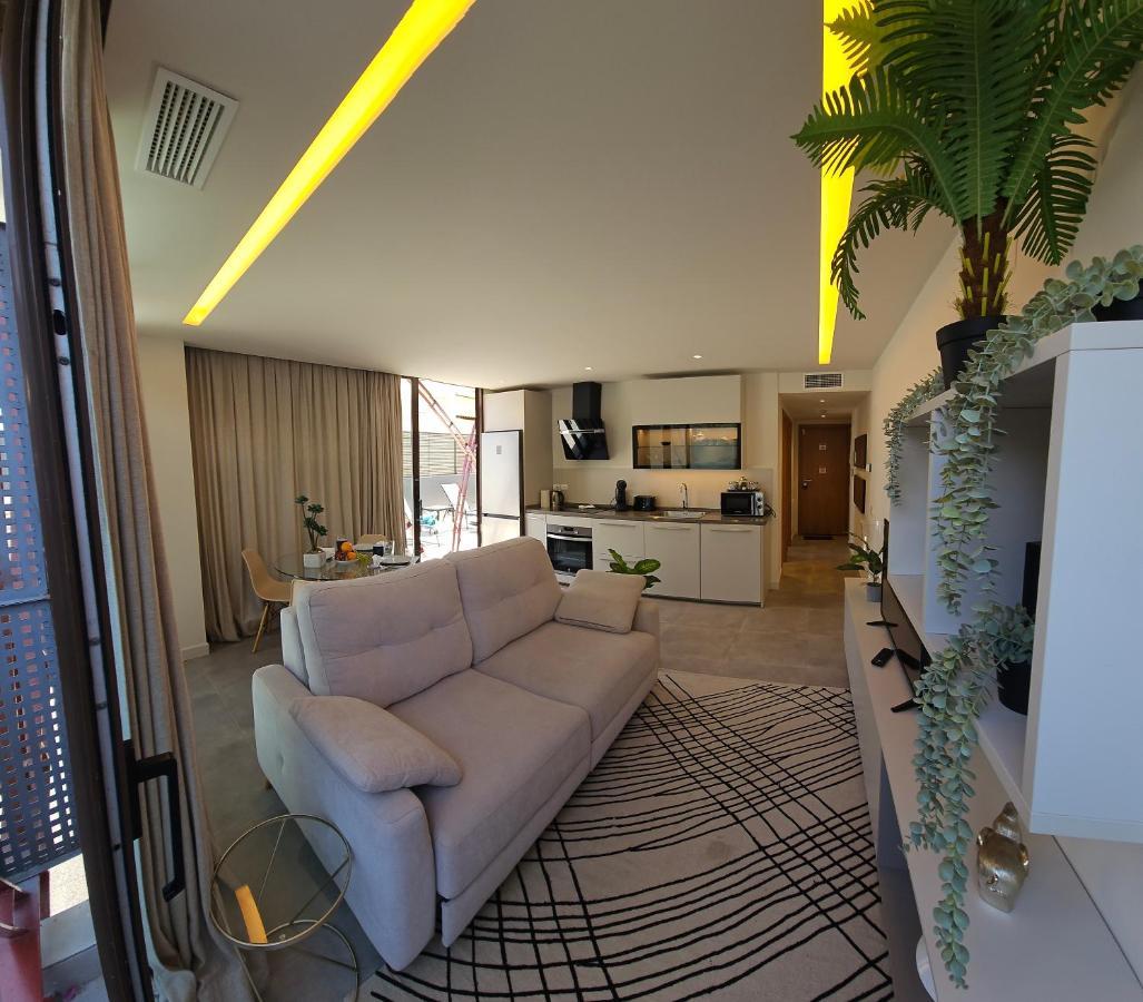 Nogalera Quintessence Apartment With Private Parking By Namaste Elite توريمولينوس المظهر الخارجي الصورة